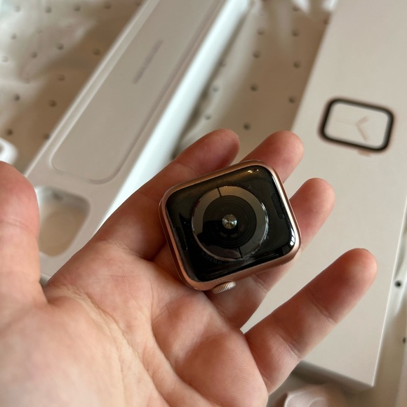 Apple Watch Series 4 - Picture 5 of 7
